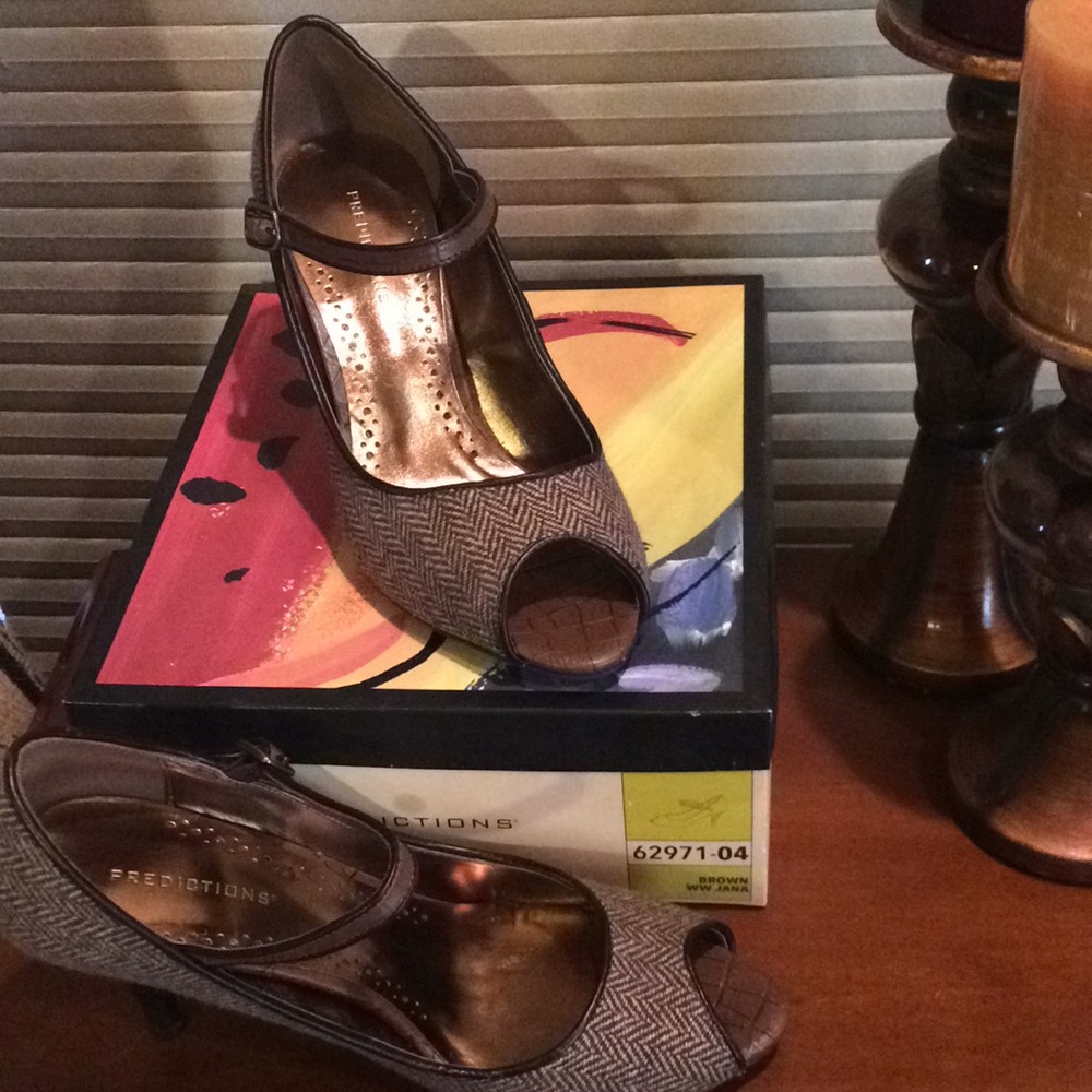 Shoes - Picture 6 of 7